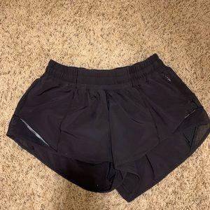 Black Lululemon Hotty Hot 2.5 Size 4